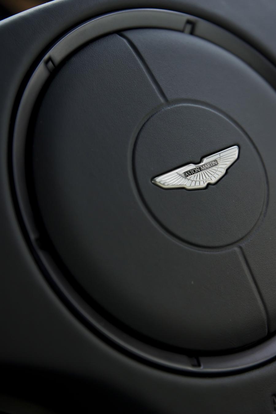Детали интерьера Aston Martin Vanquish 2012 года  (UK) (фото 76 из 170)